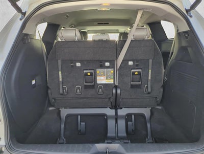 2025 Toyota Sienna XLE FWD 8-Passenger (Natl)