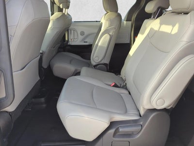 2025 Toyota Sienna XLE FWD 8-Passenger (Natl)
