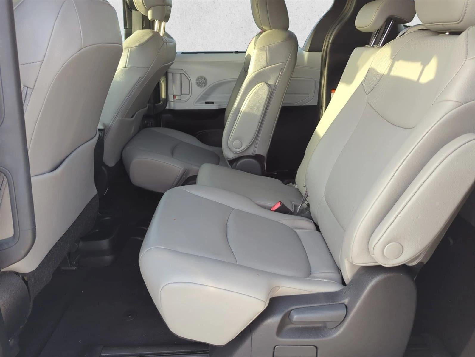 2025 Toyota Sienna XLE FWD 8-Passenger (Natl)
