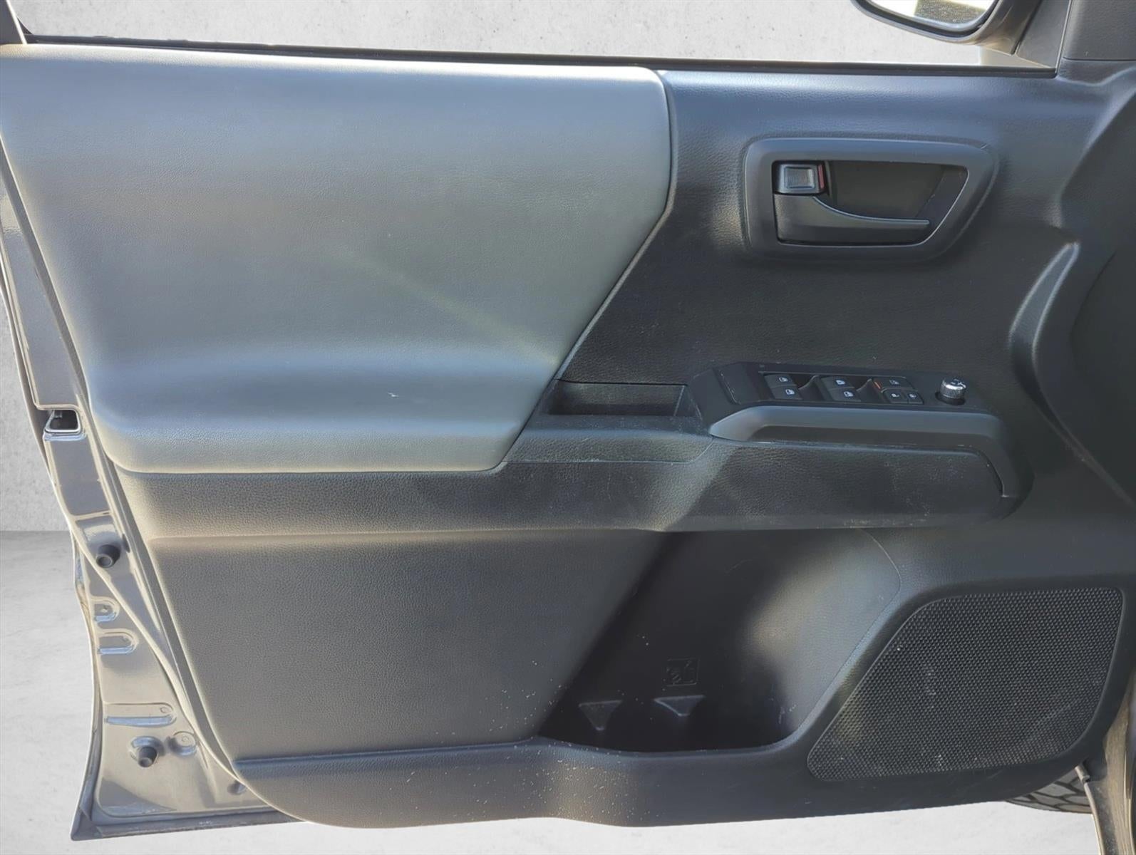 2018 Toyota Tacoma SR Double Cab 5' Bed I4 4x2 AT (GS)