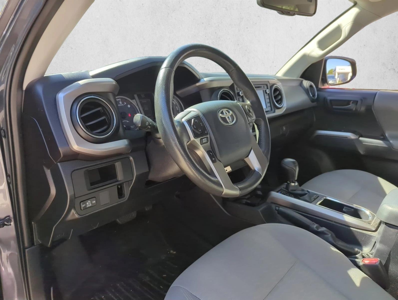 2017 Toyota Tacoma SR5 Double Cab 5' Bed V6 4x2 AT (GS)