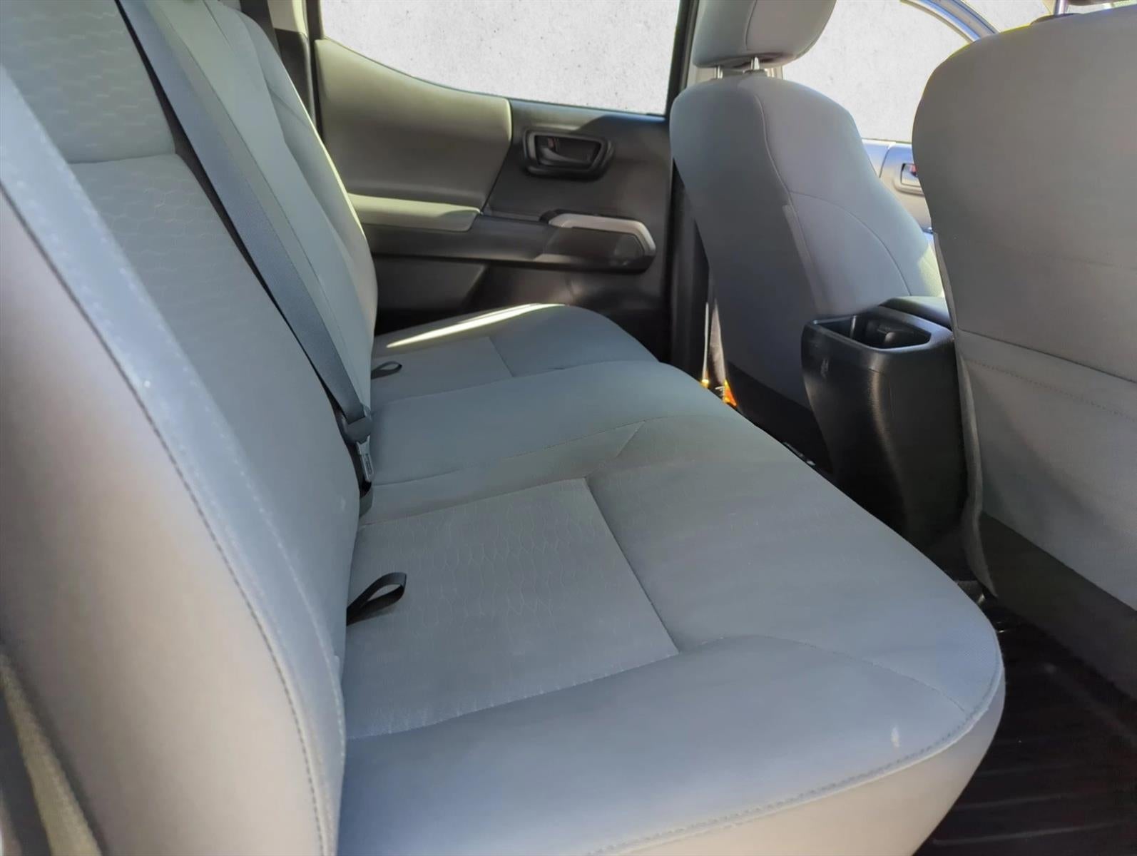 2017 Toyota Tacoma SR5 Double Cab 5' Bed V6 4x2 AT (GS)