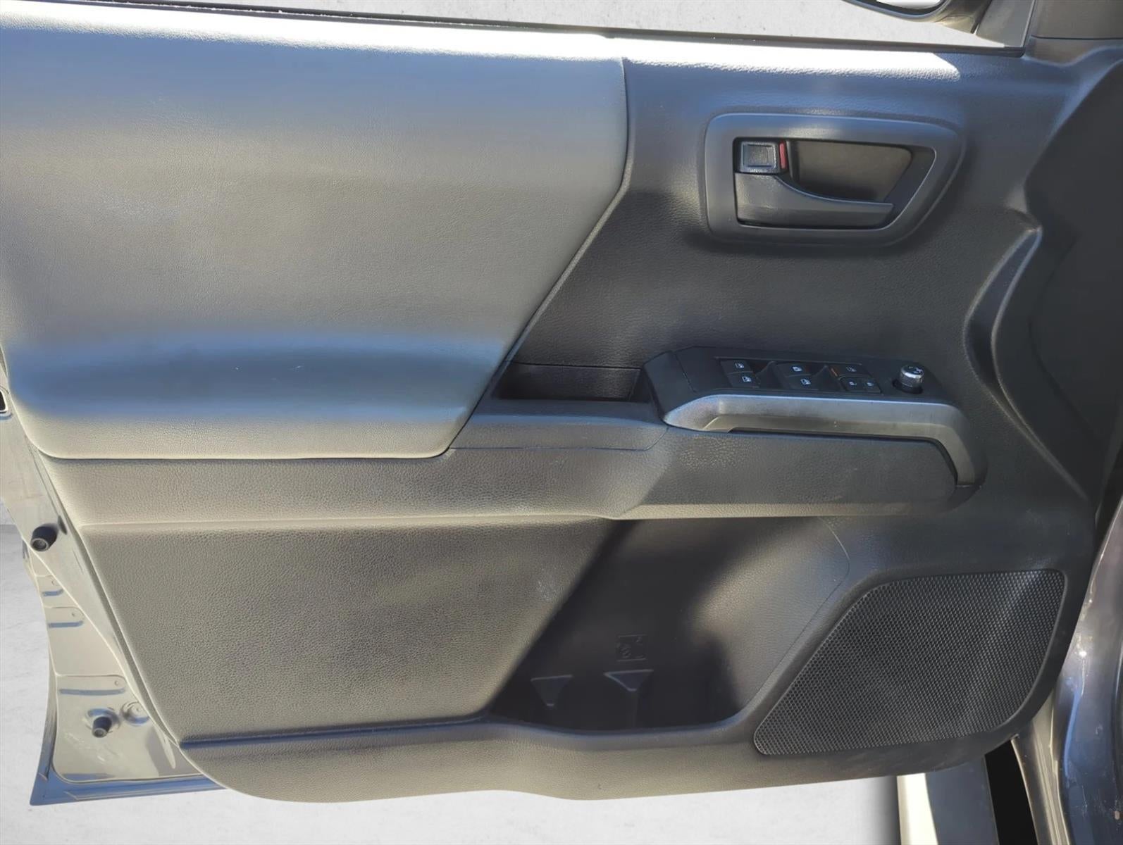 2017 Toyota Tacoma SR5 Double Cab 5' Bed V6 4x2 AT (GS)