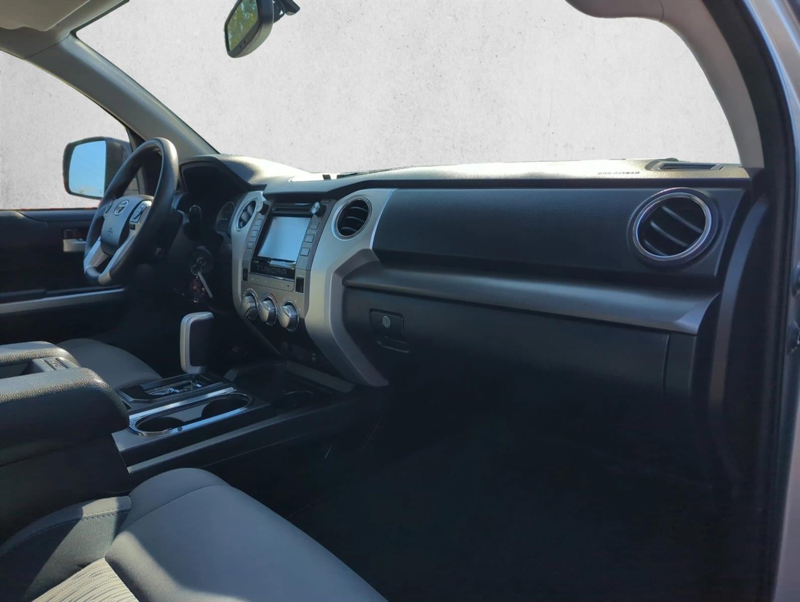 2016 Toyota Tundra 2WD Truck 2WD CrewMax Short Bed 5.7L FFV SR5 (SE)