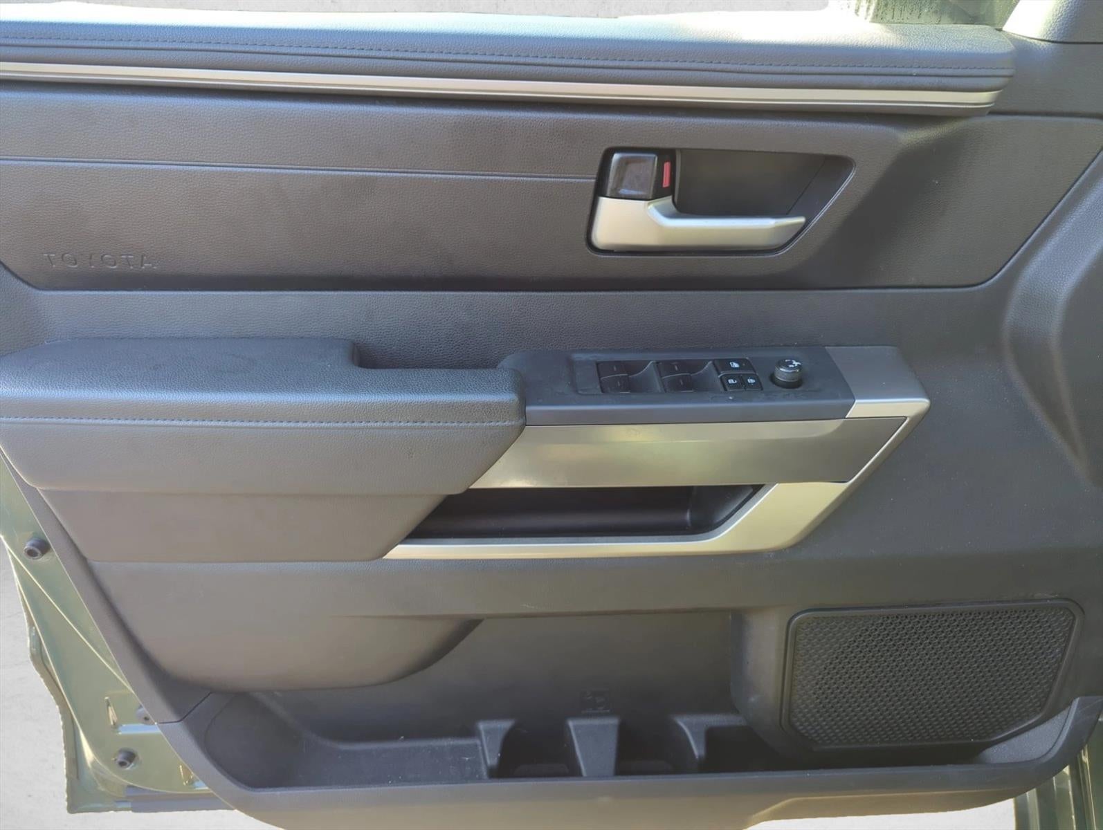 2022 Toyota Tundra 4WD 4WD SR5 CrewMax 5.5' Bed (SE)