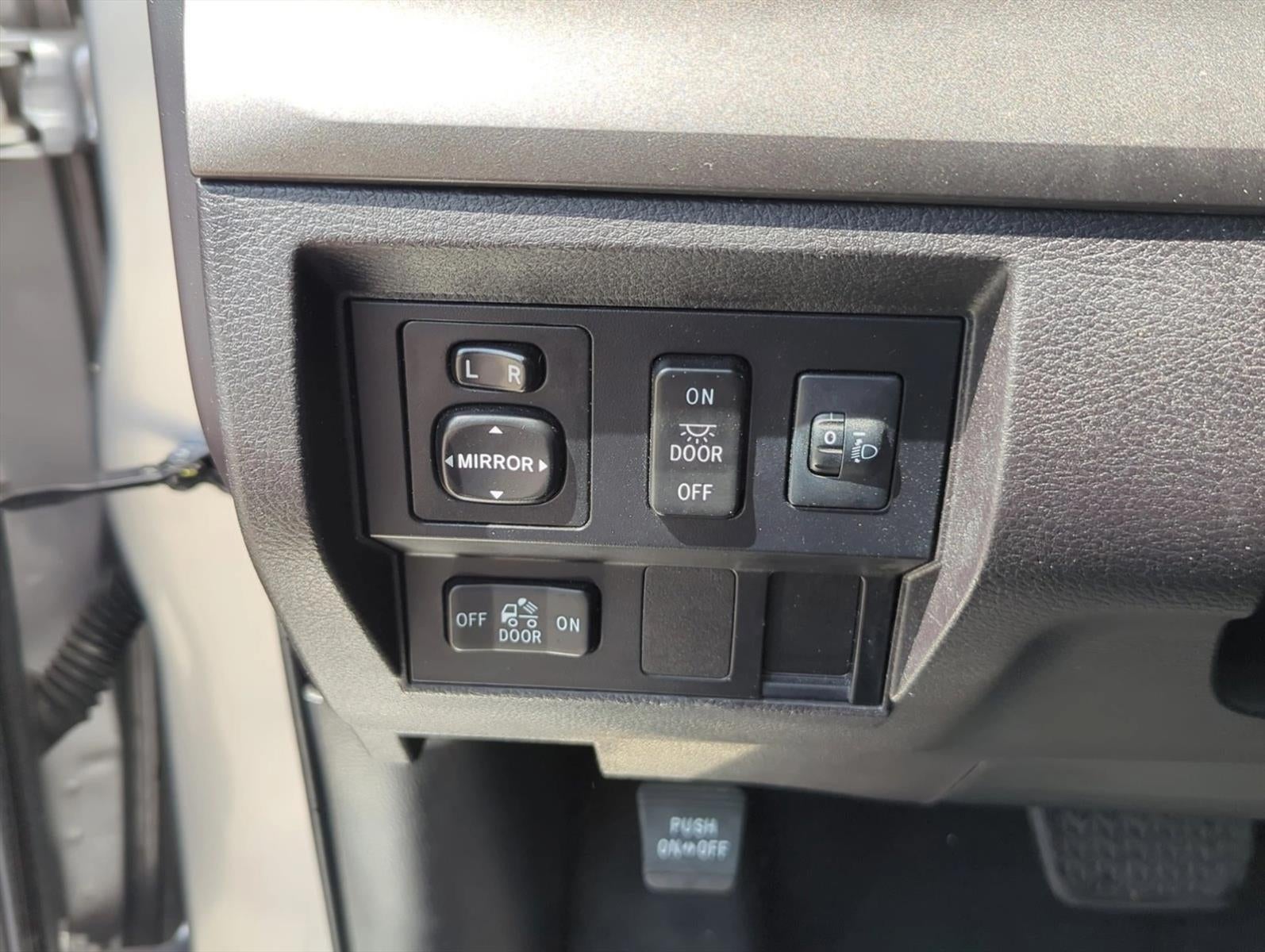 2016 Toyota Tundra 2WD Truck 2WD Double Cab Standard Bed 4.6L V8 SR5 (Natl)