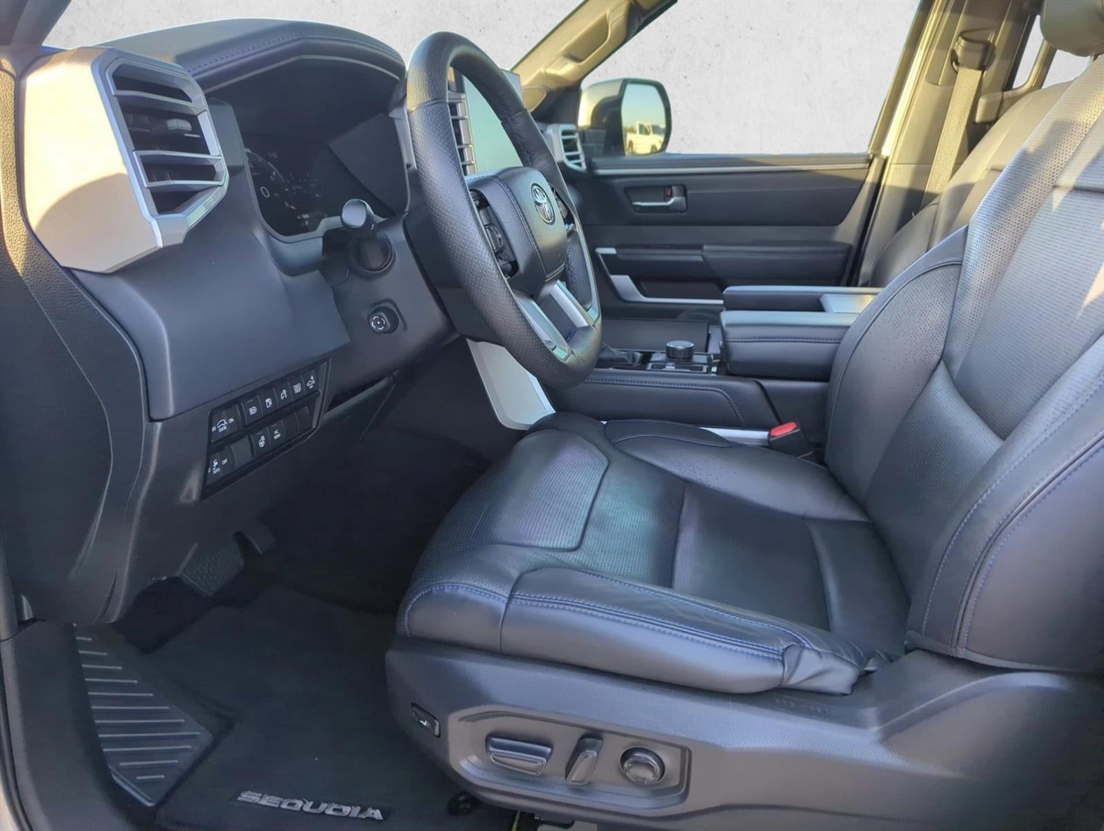 2023 Toyota Sequoia Platinum 4WD (Natl)