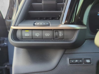 2025 Toyota Crown Signia XLE AWD (Natl)