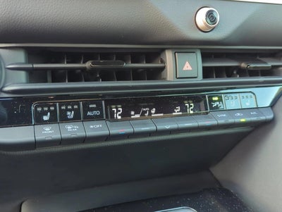 2025 Toyota Crown Signia XLE AWD (Natl)