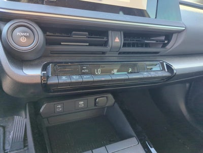 2025 Toyota Prius LE (Natl)