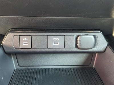 2025 Toyota Prius XLE (Natl)