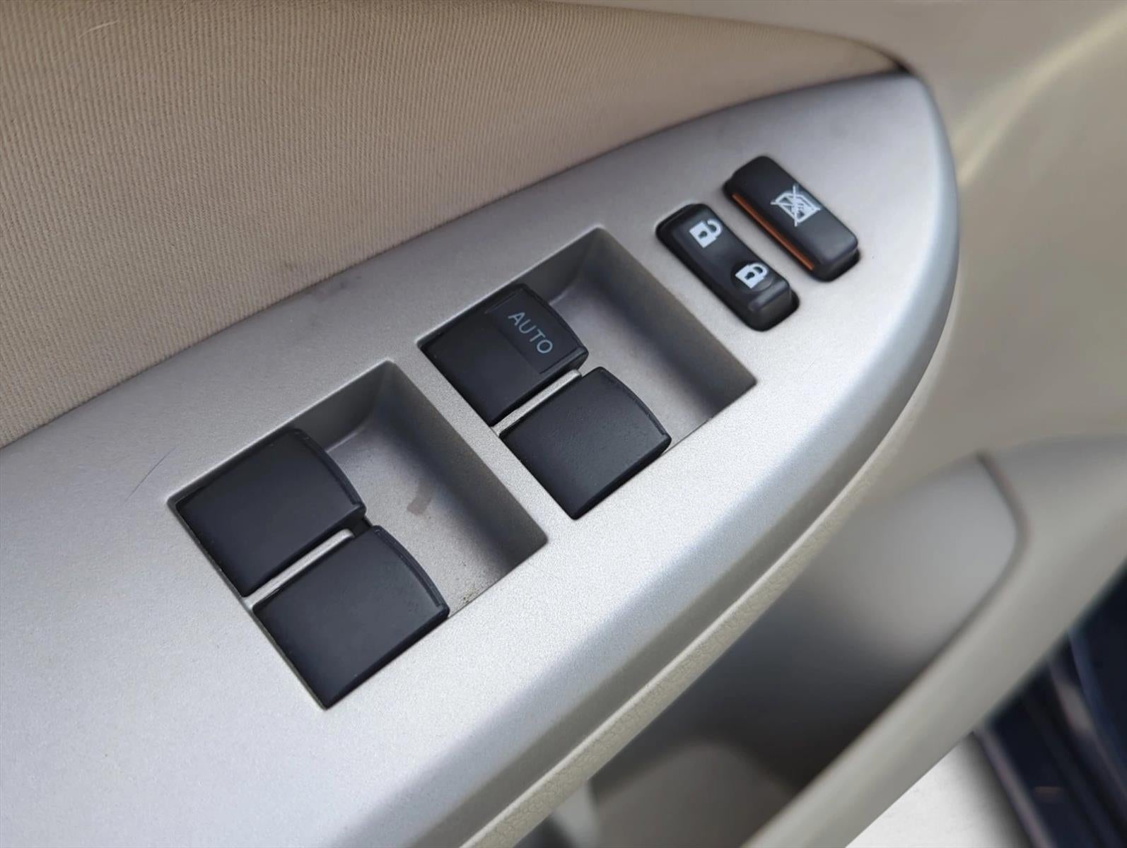 2011 Toyota Corolla 4dr Sdn Auto LE (Natl)