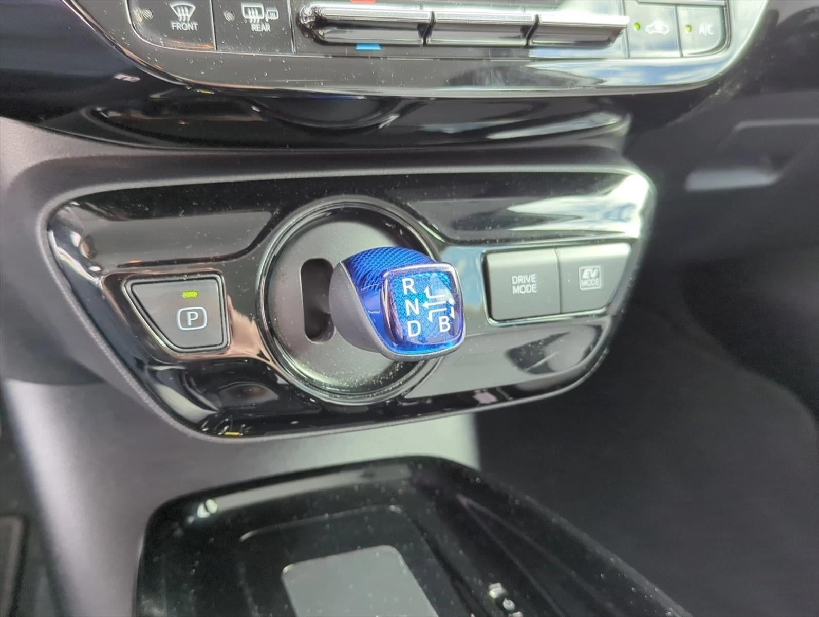 2021 Toyota Prius XLE (Natl)