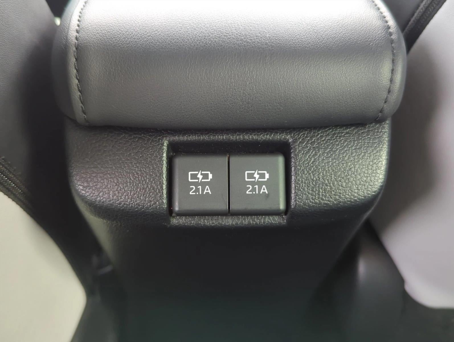 2021 Toyota Prius XLE (Natl)