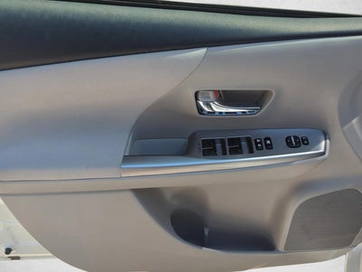2017 Toyota Prius v Two (Natl)