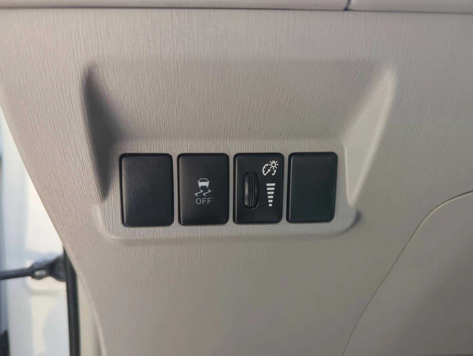 2017 Toyota Prius v Two (Natl)