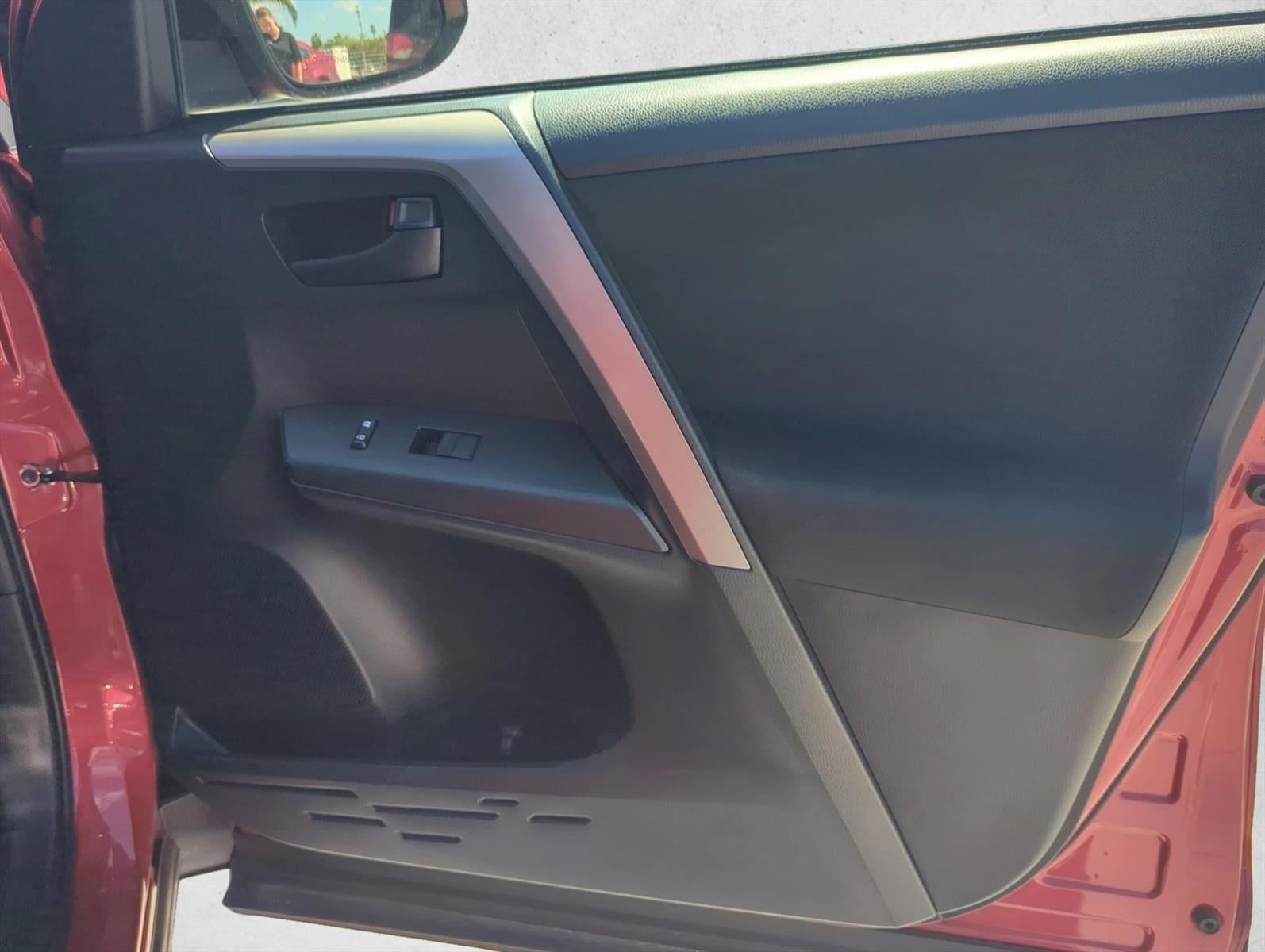 2017 Toyota RAV4 LE FWD (GS)