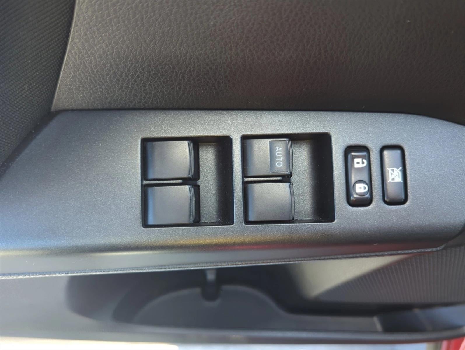 2017 Toyota RAV4 LE FWD (GS)