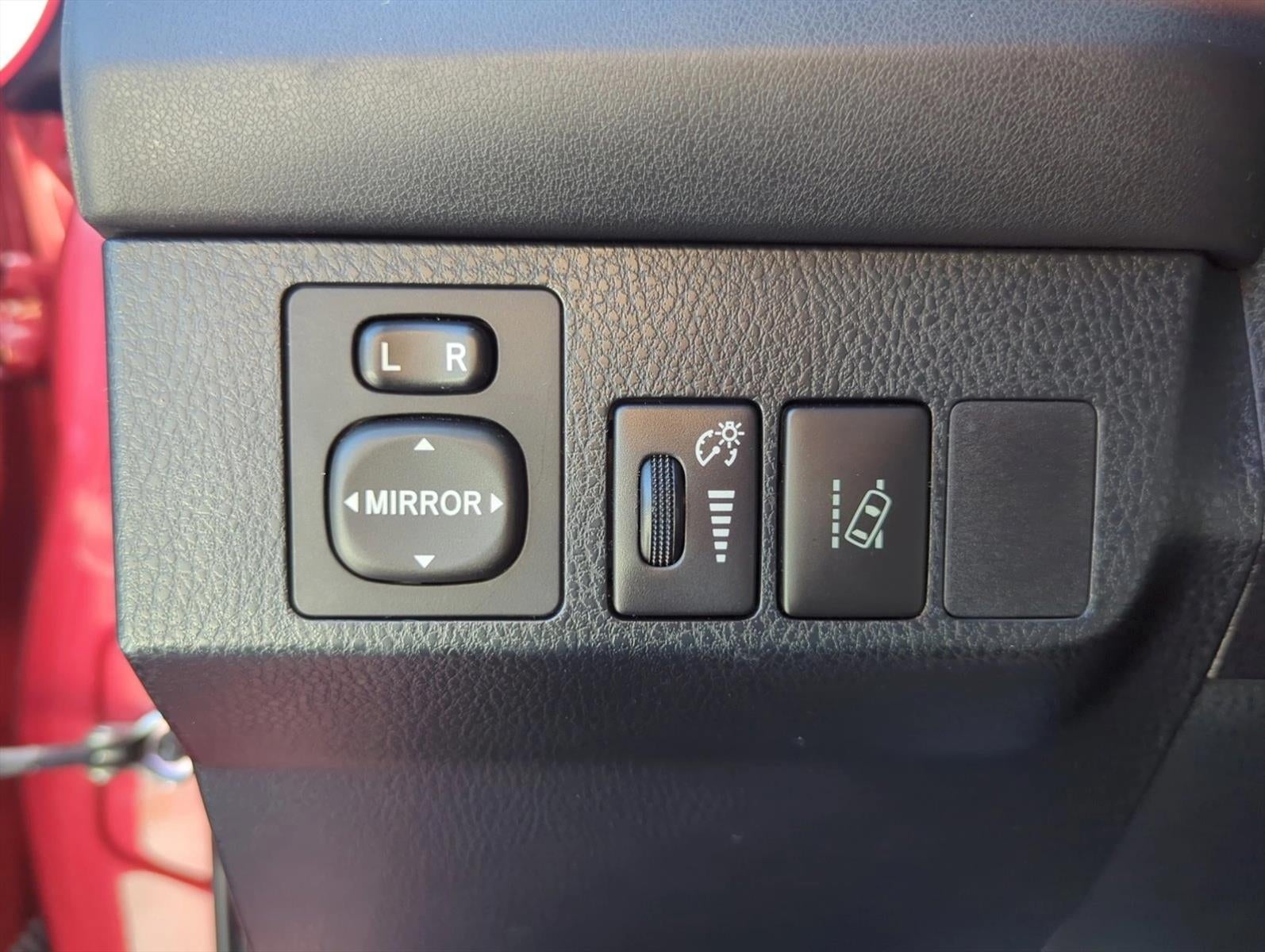 2017 Toyota RAV4 LE FWD (GS)