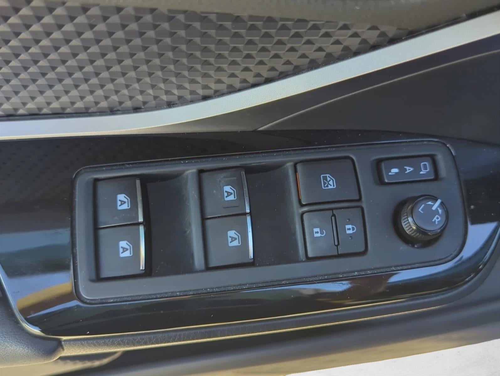 2019 Toyota C-HR XLE FWD (Natl)