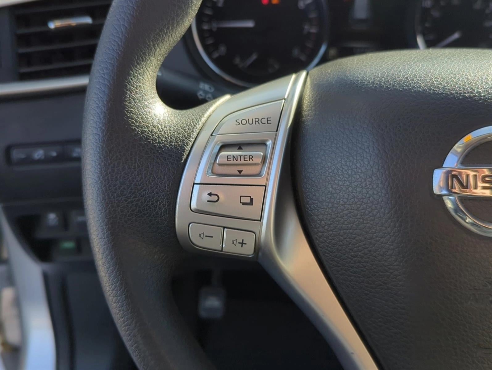 2016 Nissan Rogue FWD 4dr SV