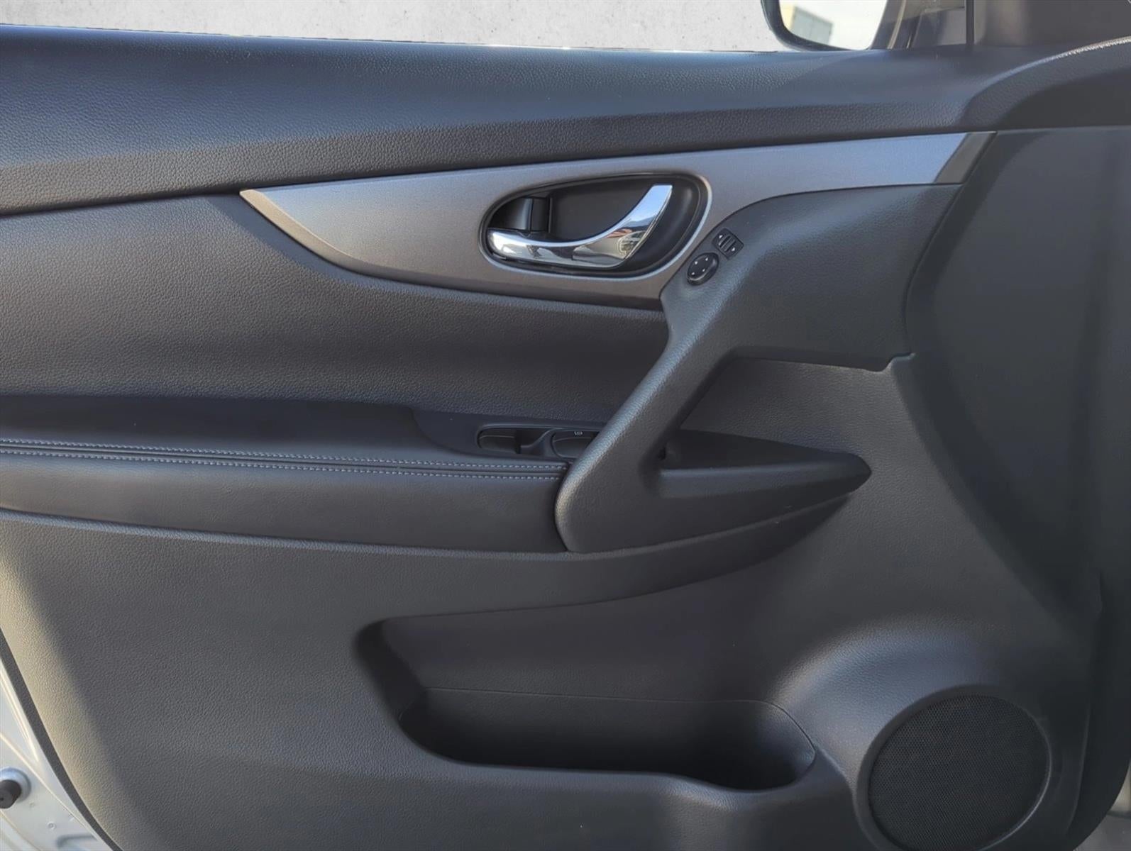 2016 Nissan Rogue FWD 4dr SV