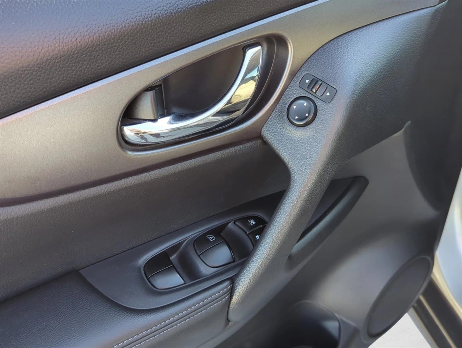 2016 Nissan Rogue FWD 4dr SV