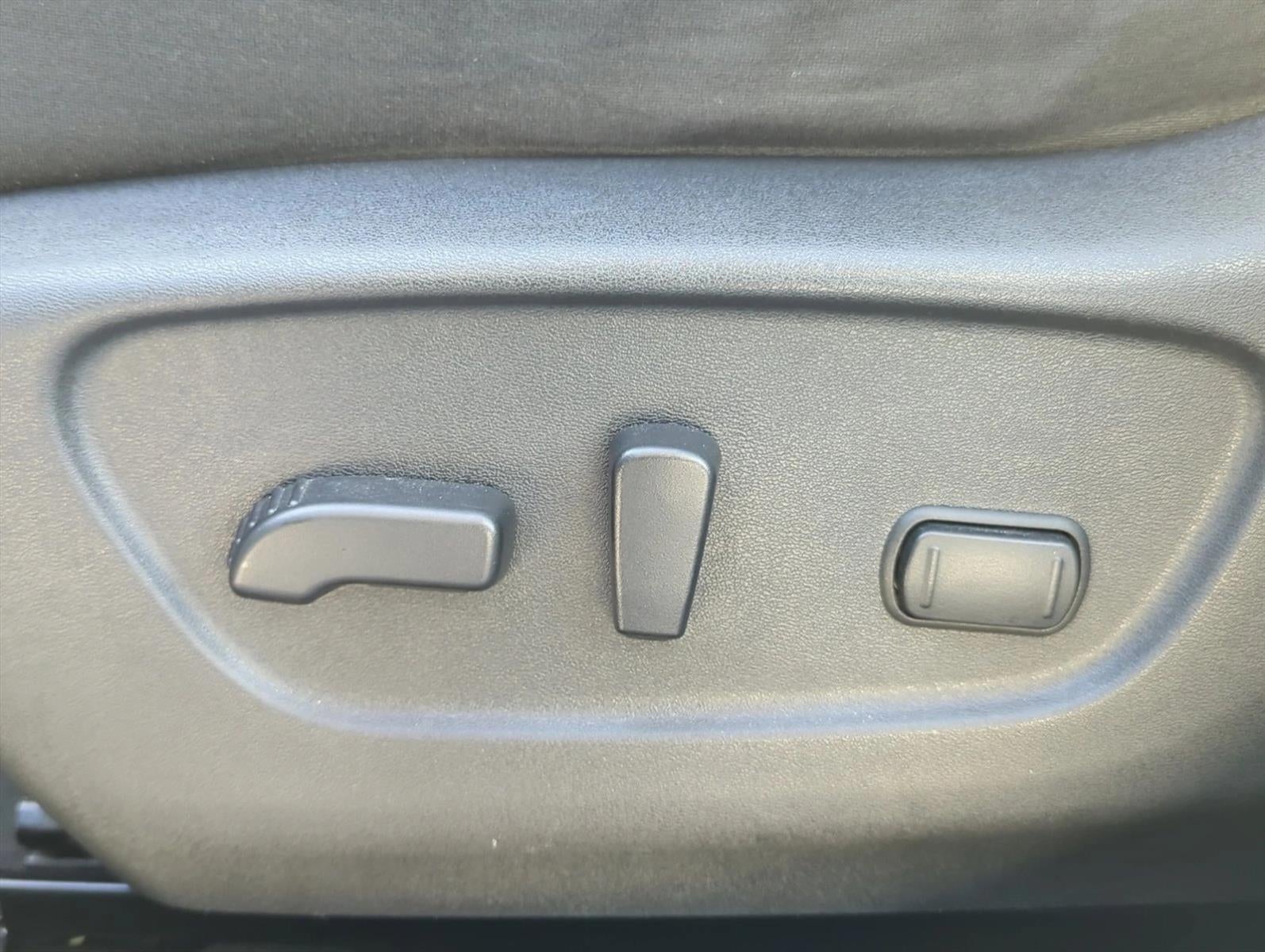 2016 Nissan Rogue FWD 4dr SV