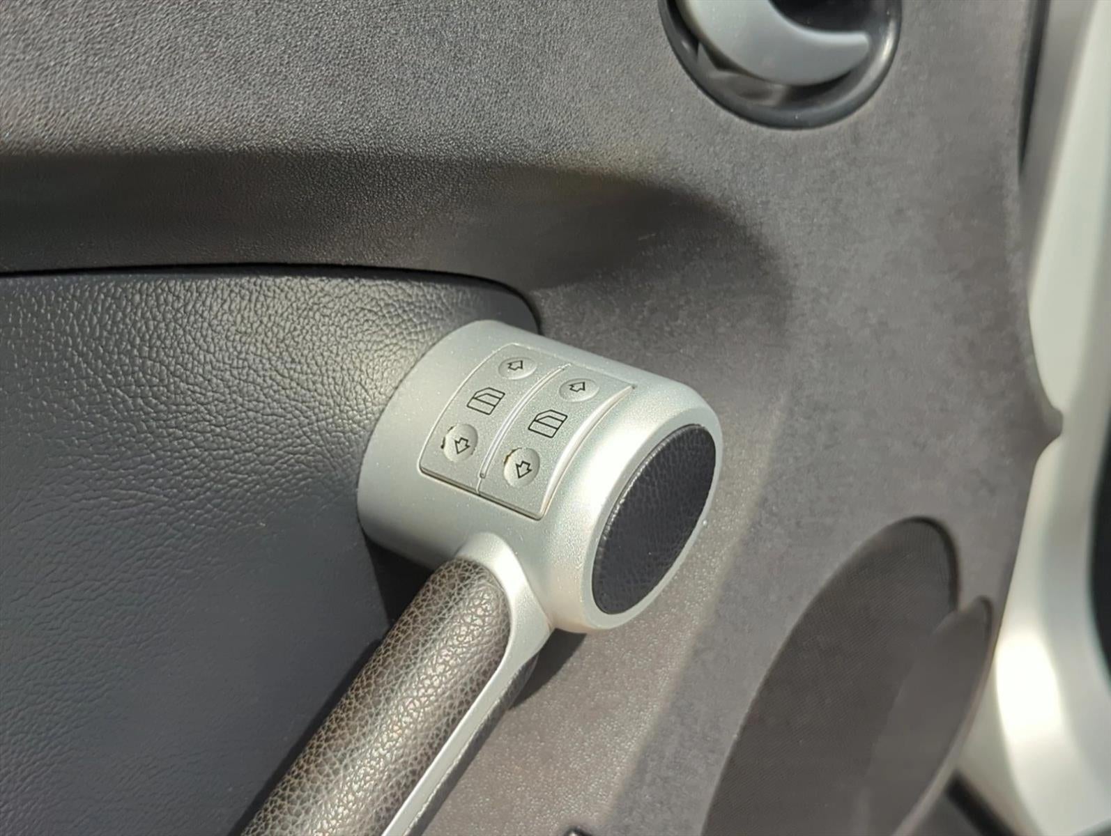 2005 Mercedes-Benz SLK Base