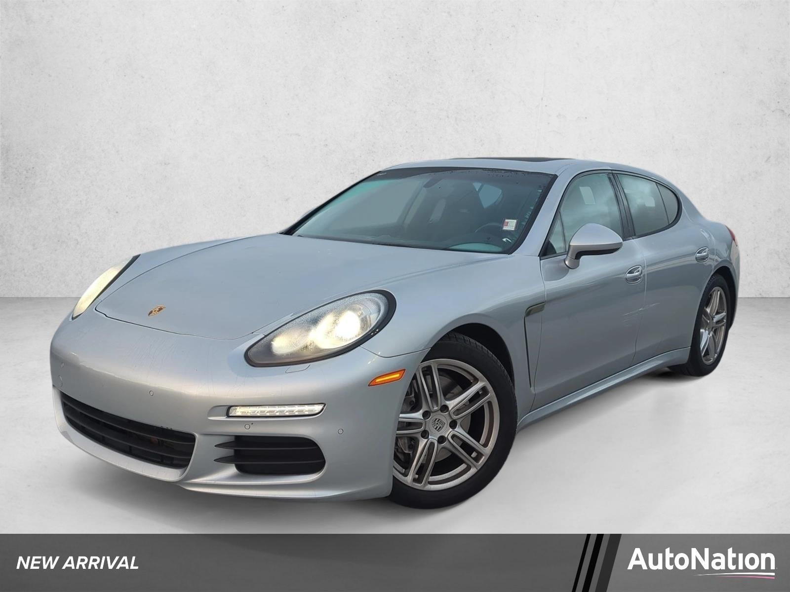 2015 Porsche Panamera 4dr HB