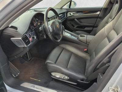2015 Porsche Panamera 4dr HB