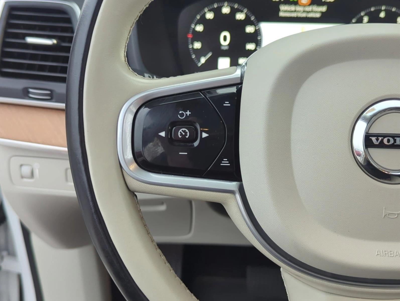 2022 Volvo XC90 T5 FWD Momentum 7P