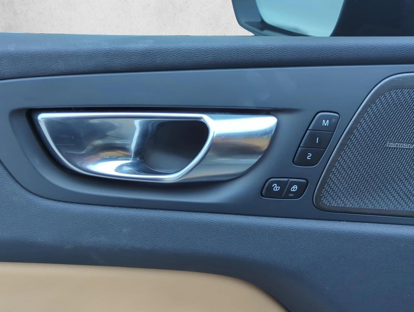 2025 Volvo XC60 B5 AWD Ultra