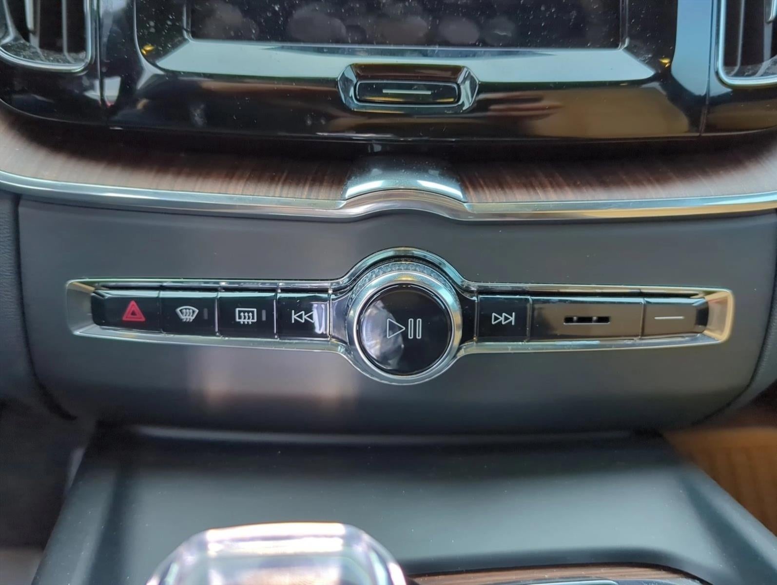 2025 Volvo XC60 B5 AWD Ultra