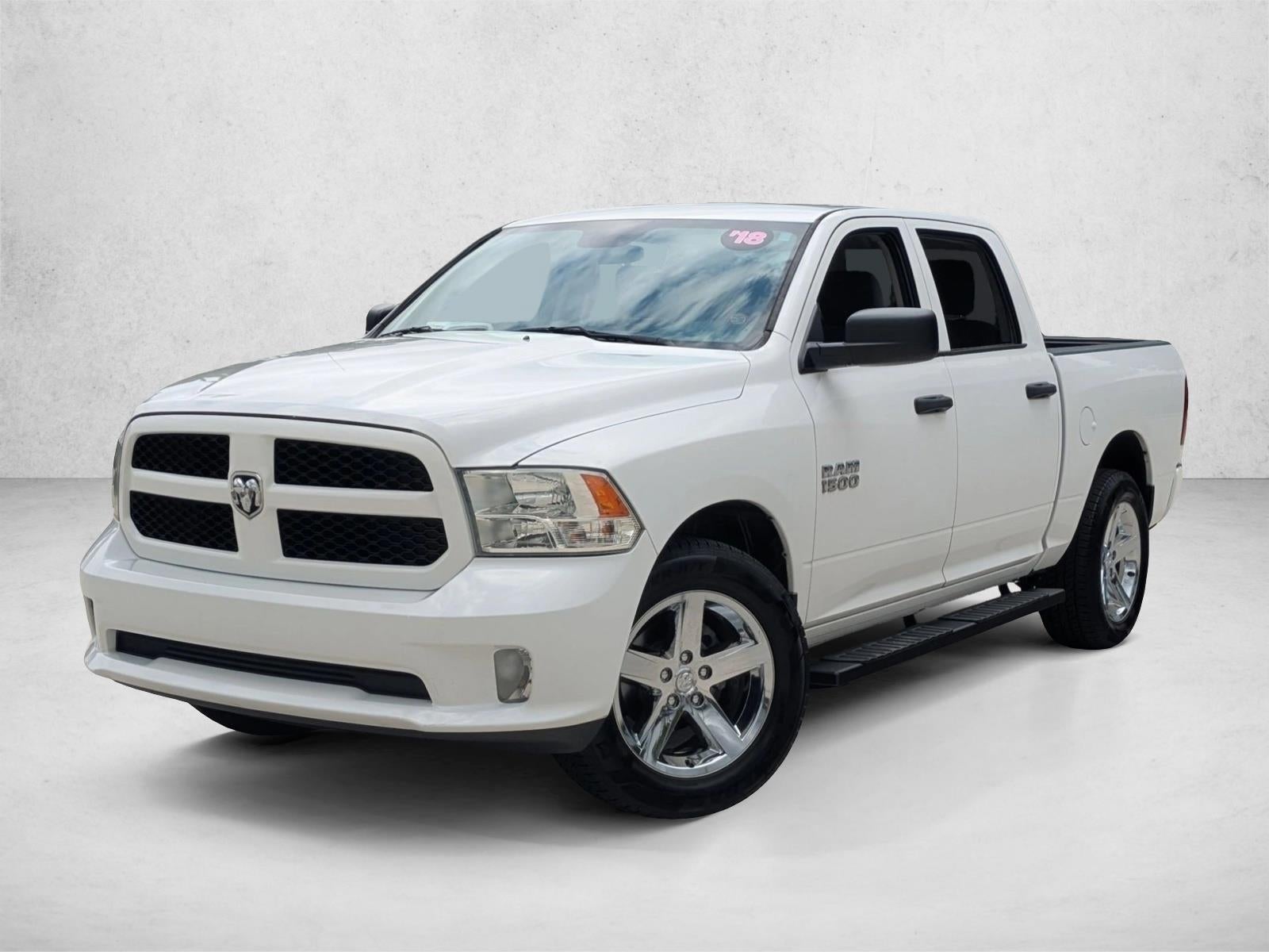 2018 RAM 1500 Express 4x4 Crew Cab 5'7" Box