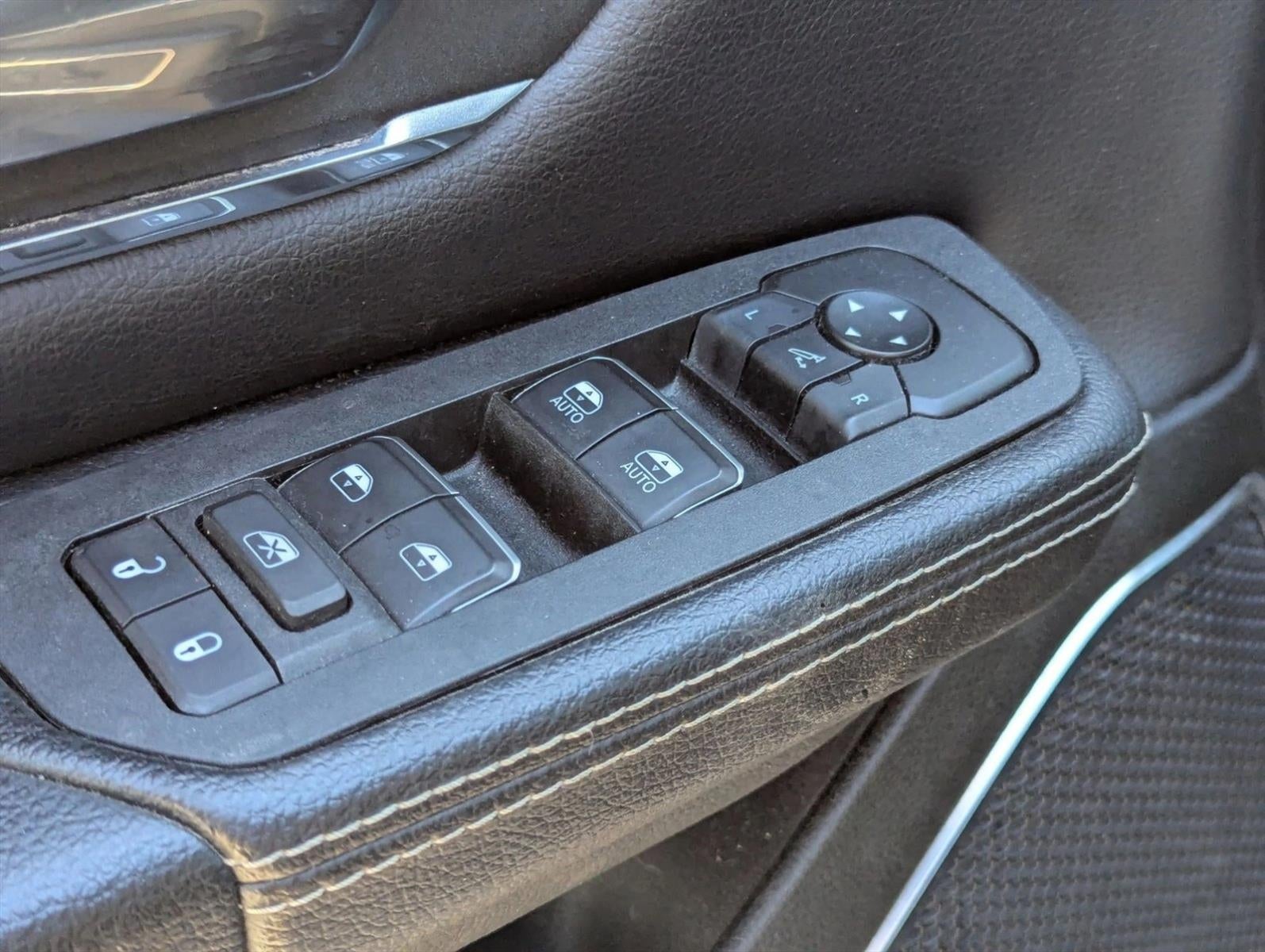 2025 RAM 1500 Laramie 4x4 Crew Cab 5'7" Box