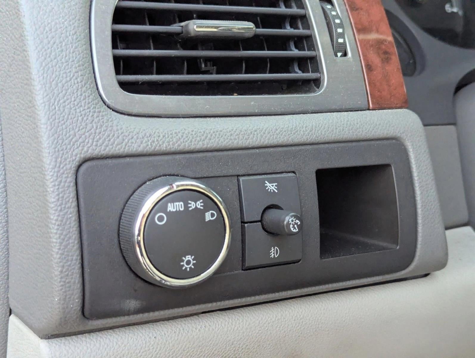 2008 Chevrolet Suburban 2WD 4dr 1500 LT w/1LT