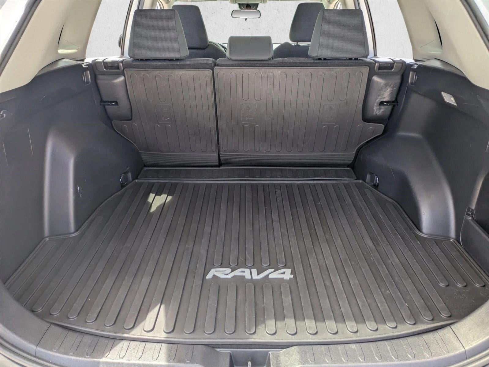 2020 Toyota RAV4 LE AWD (Natl)