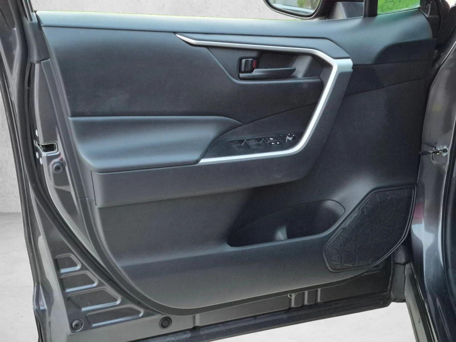 2021 Toyota RAV4 LE FWD (GS)