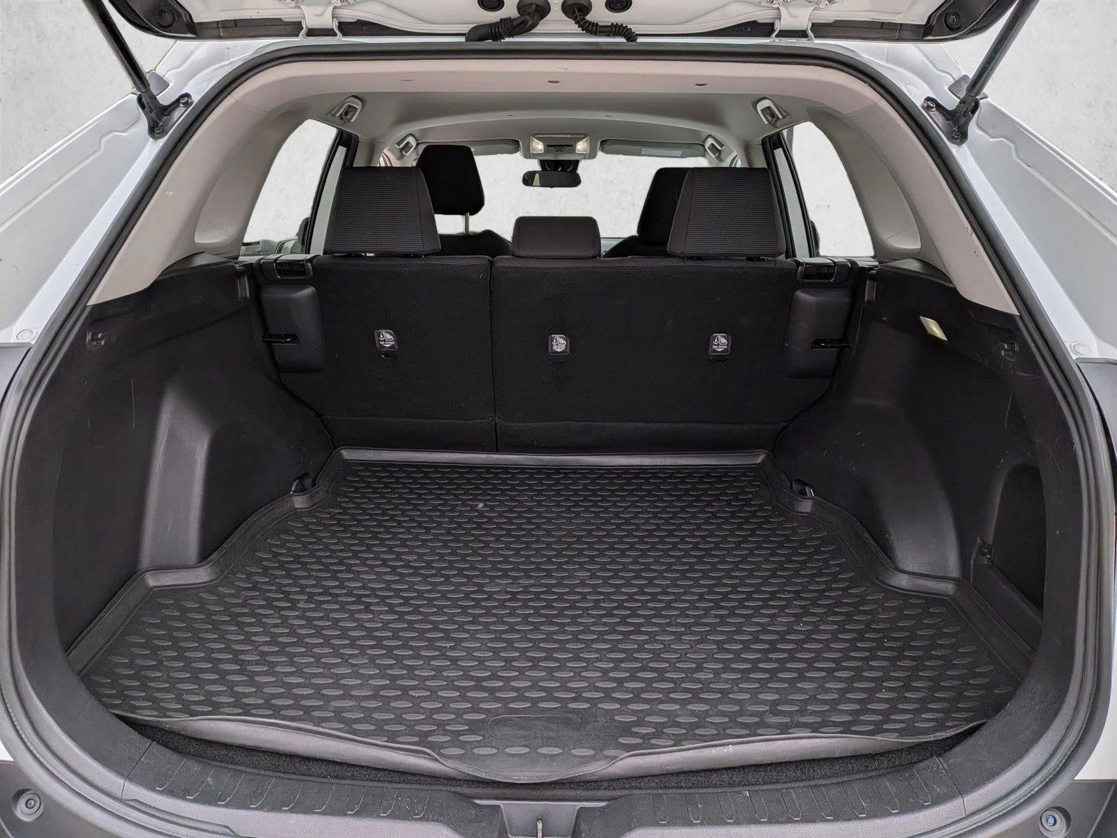 2022 Toyota RAV4 LE FWD (GS)