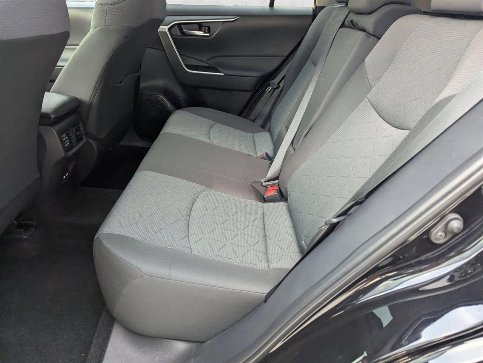 2025 Toyota RAV4 XLE FWD (GS)