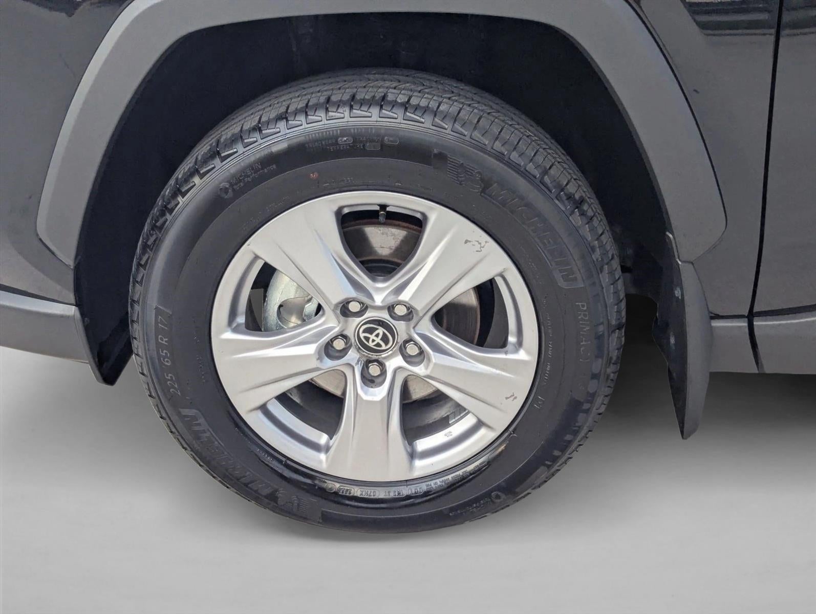 2025 Toyota RAV4 XLE FWD (GS)