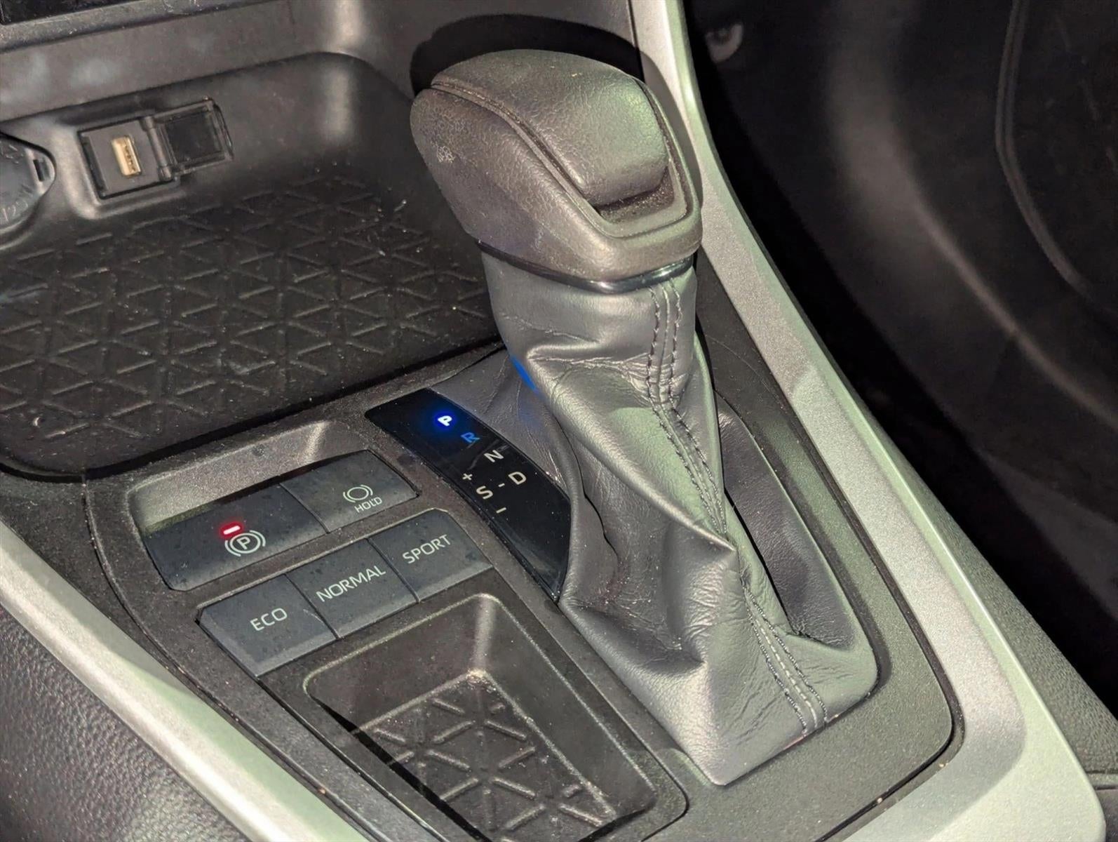 2020 Toyota RAV4 XLE FWD (GS)