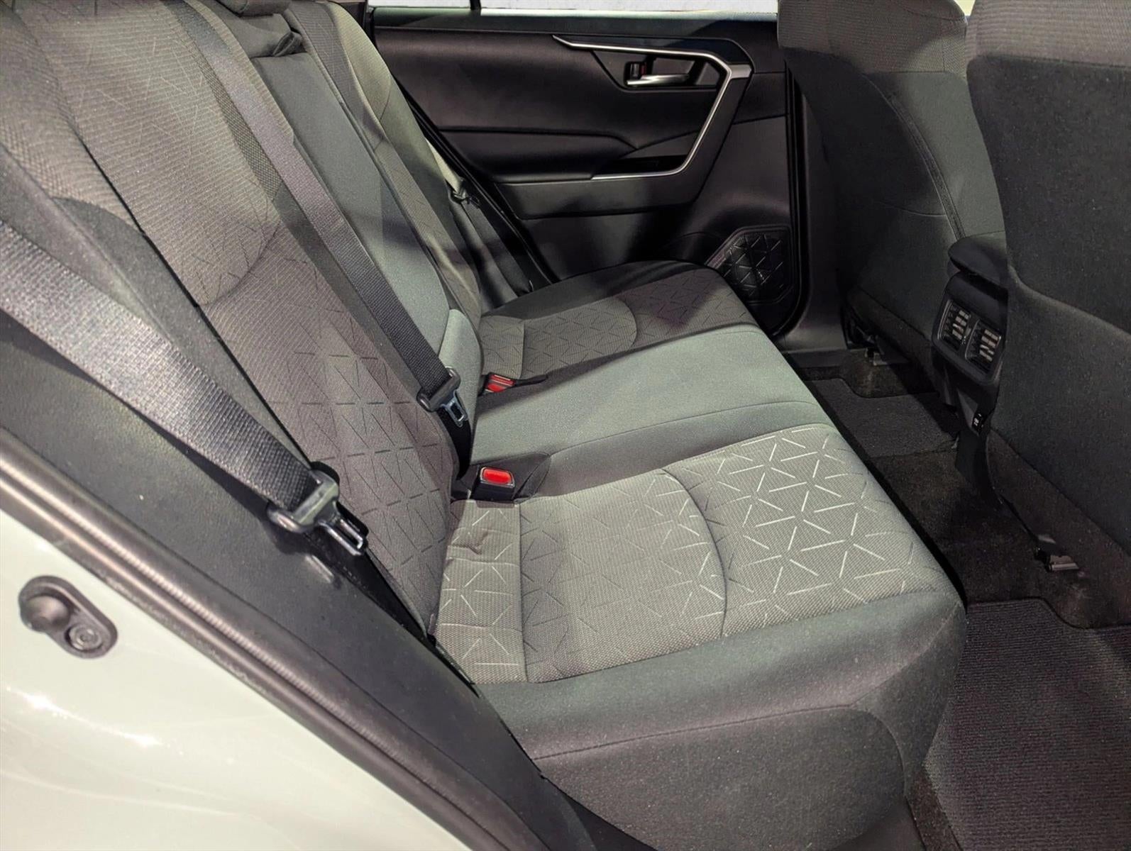 2020 Toyota RAV4 XLE FWD (GS)