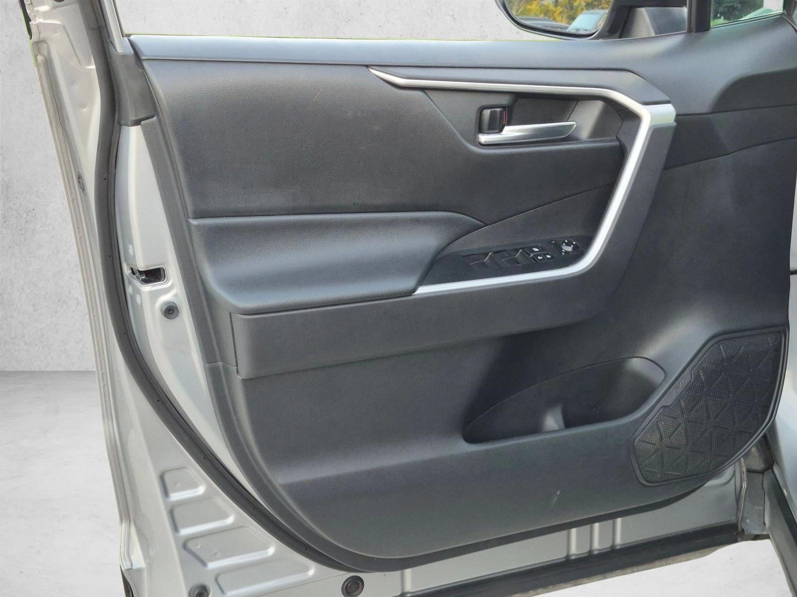 2020 Toyota RAV4 XLE FWD (GS)