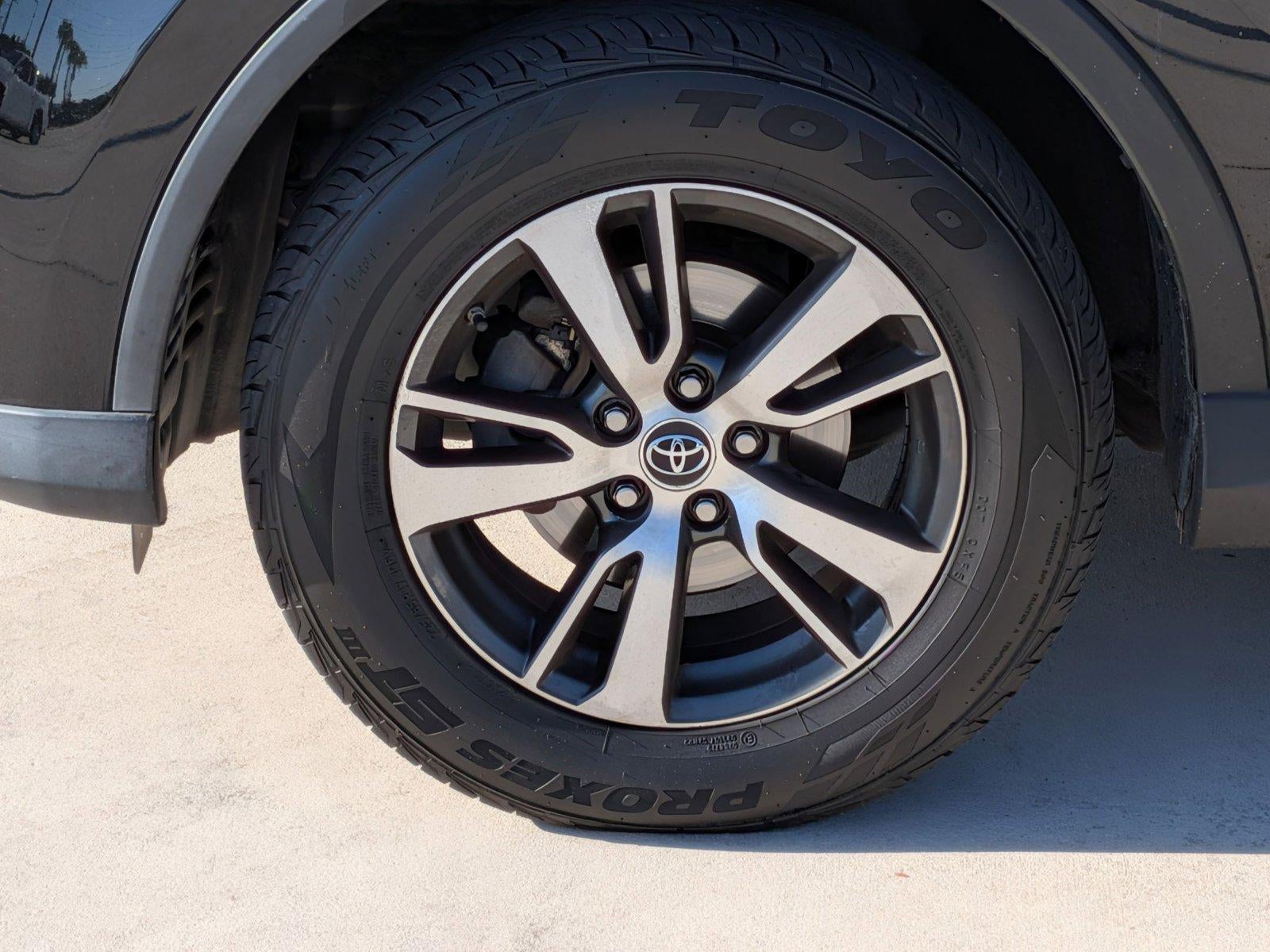 2017 Toyota RAV4 XLE FWD (GS)