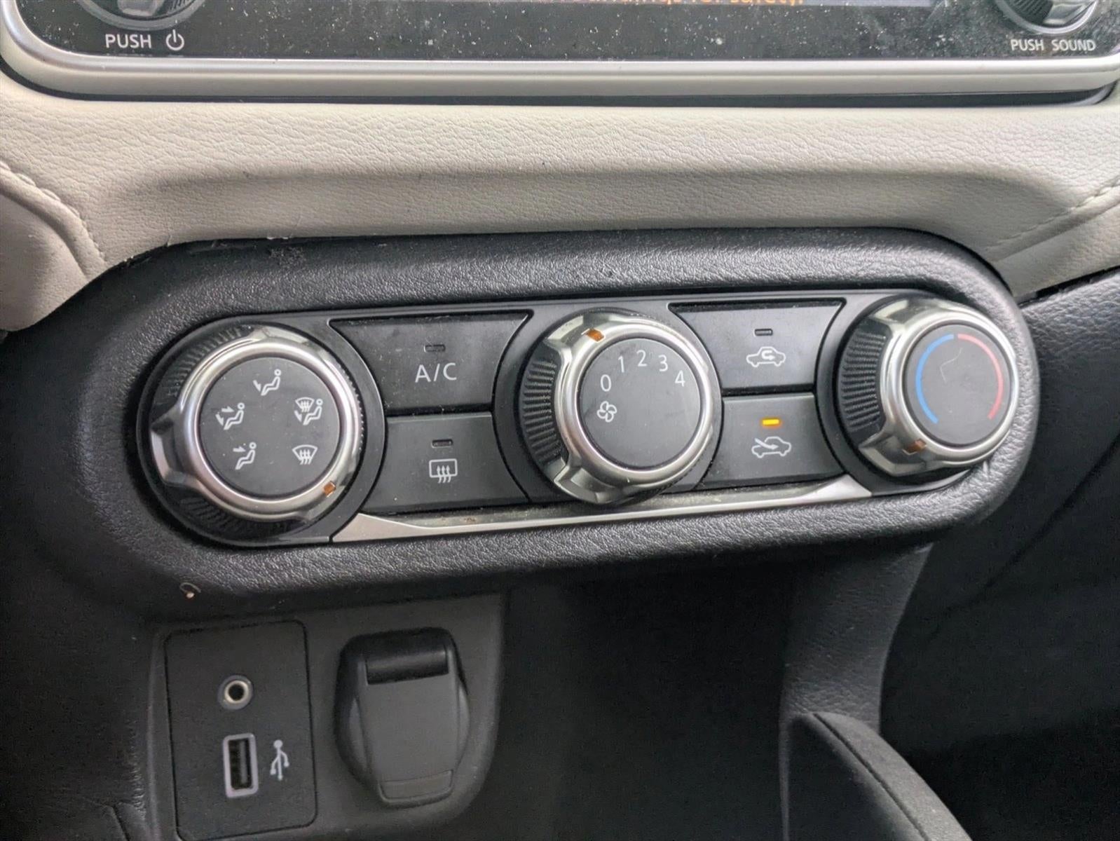 2021 Nissan Versa SV CVT