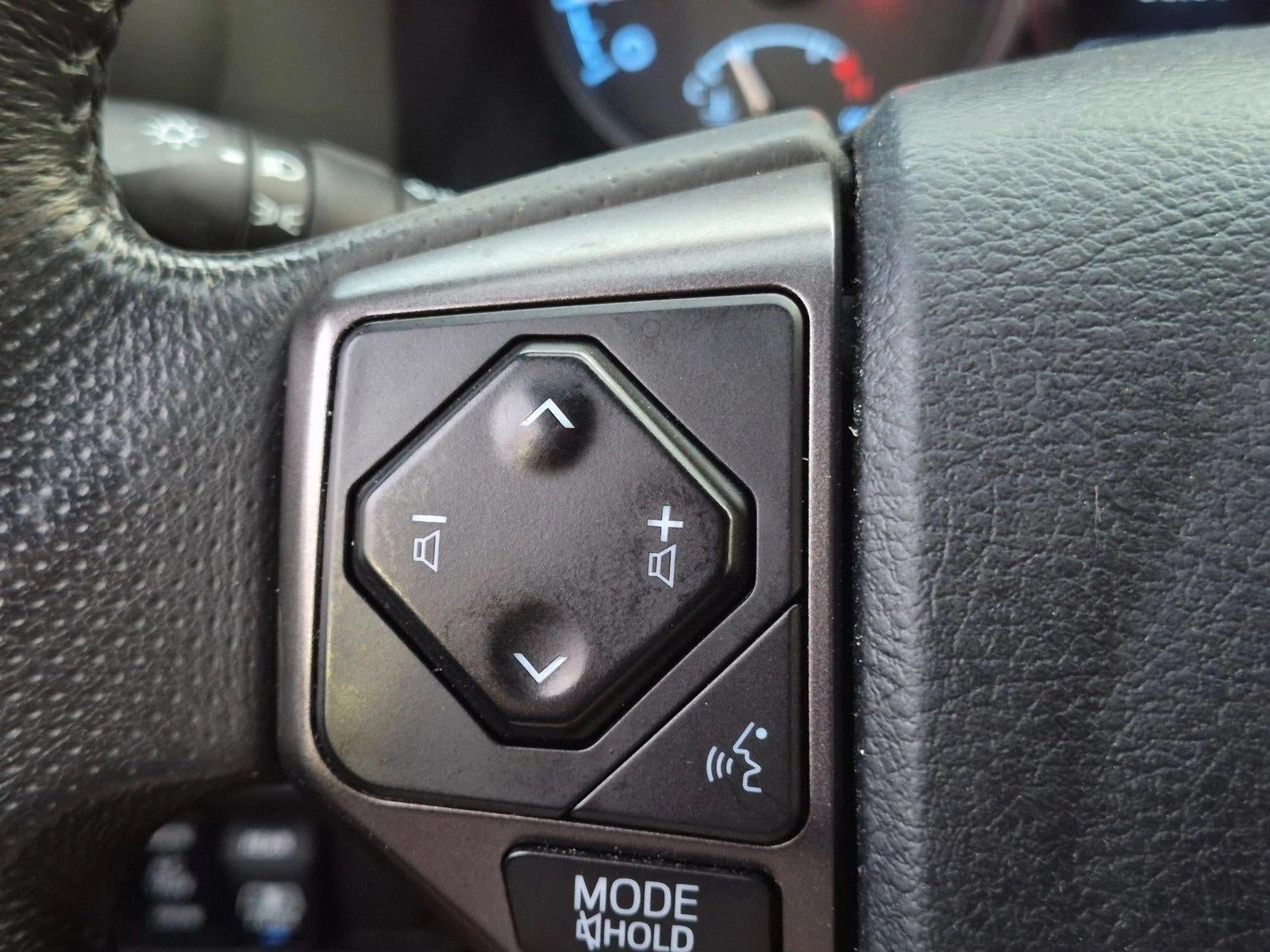 2017 Toyota Tacoma TRD Sport Double Cab 5' Bed V6 4x2 AT (Natl)