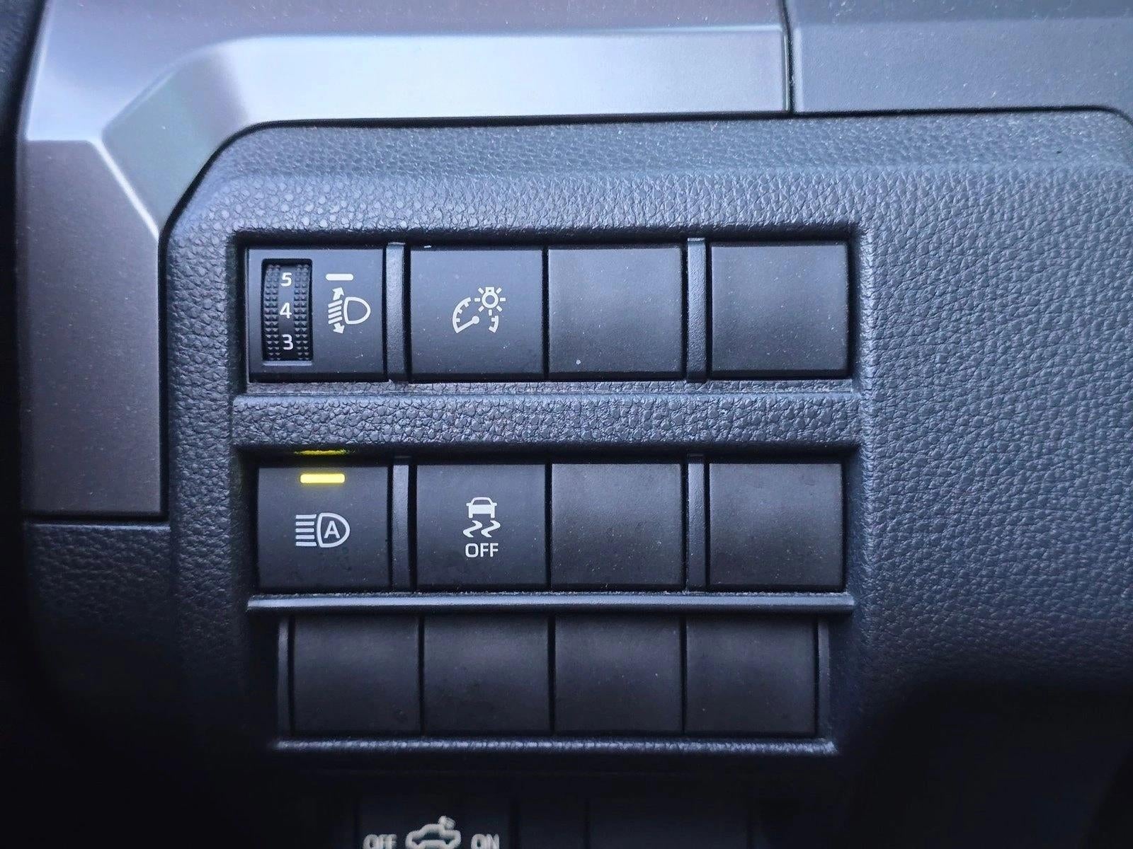 2024 Toyota Tacoma 2WD 2WD SR5 Double Cab 5' Bed AT (SE)