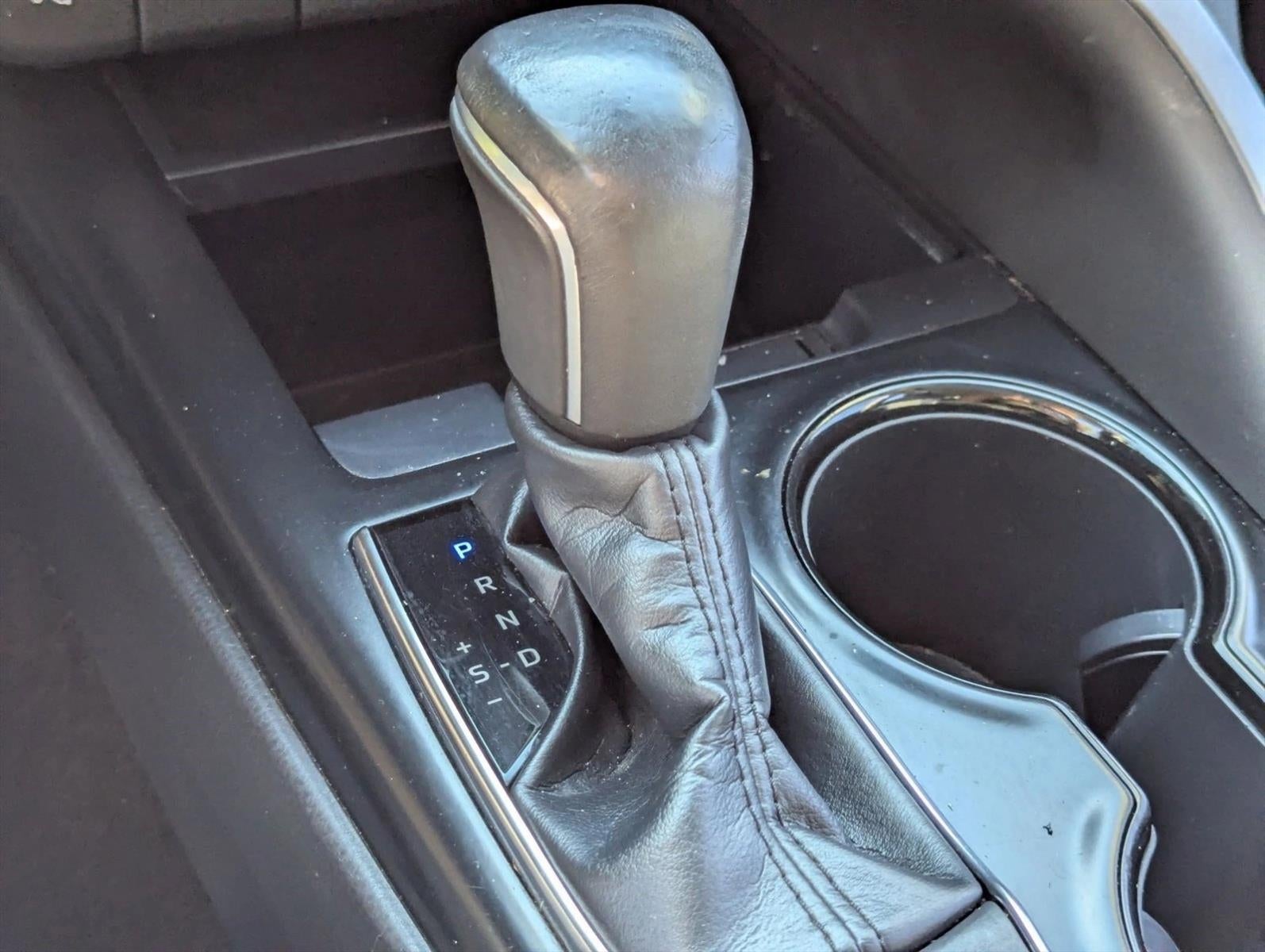 2019 Toyota Camry SE Auto (SE)